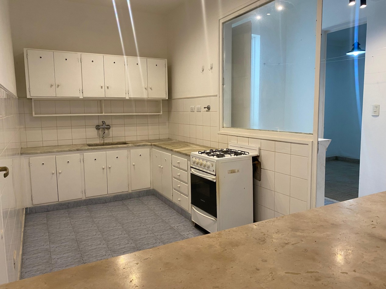 Departamento 4 ambientes con dependencia al frente 