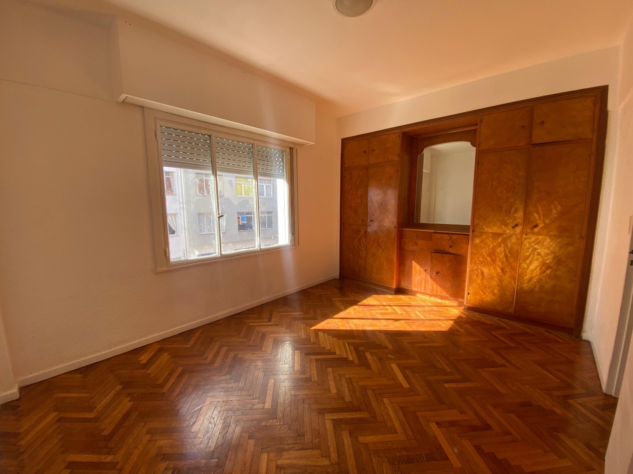 Departamento 4 ambientes con dependencia al frente 