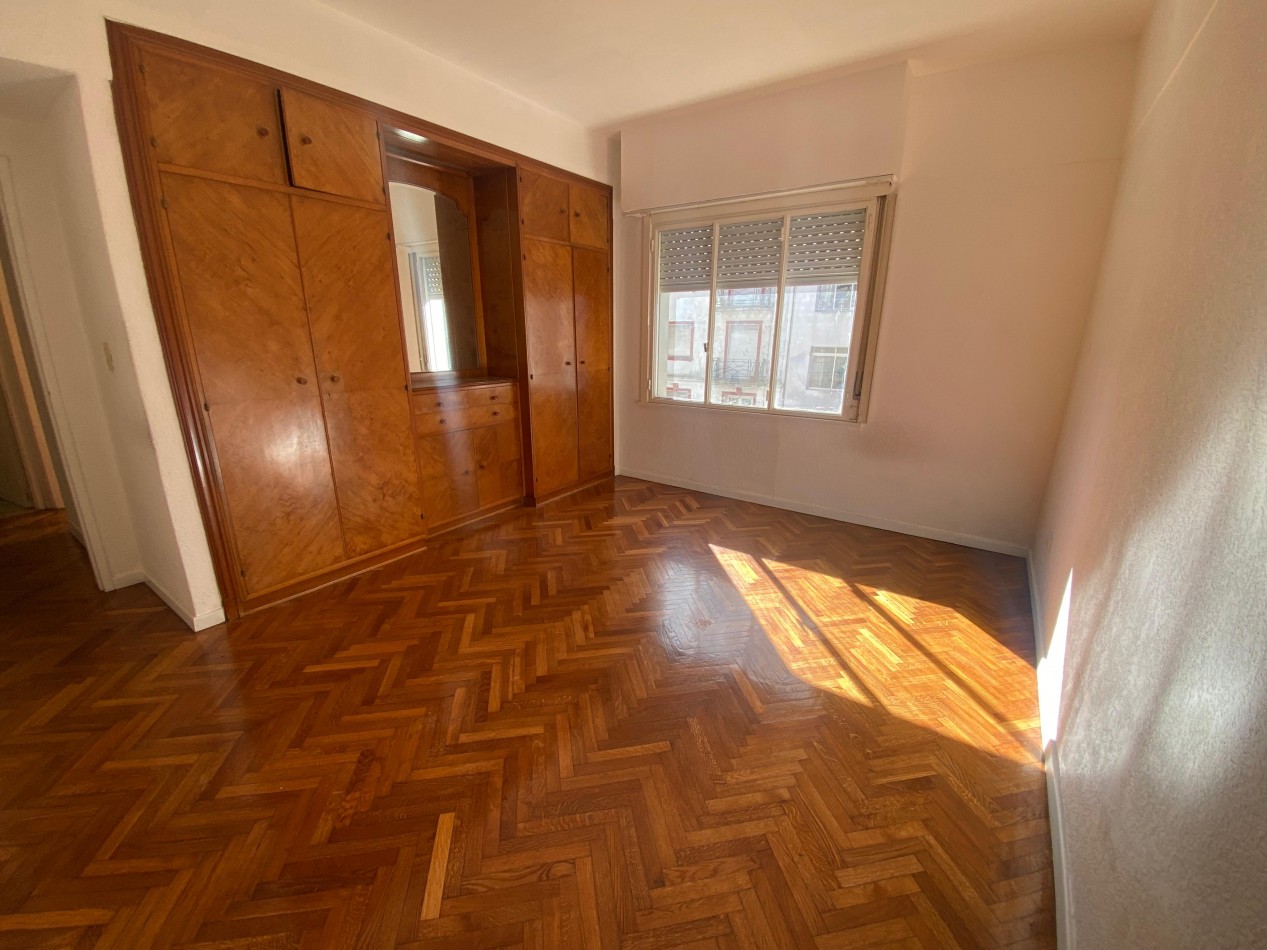 Departamento 4 ambientes con dependencia al frente 