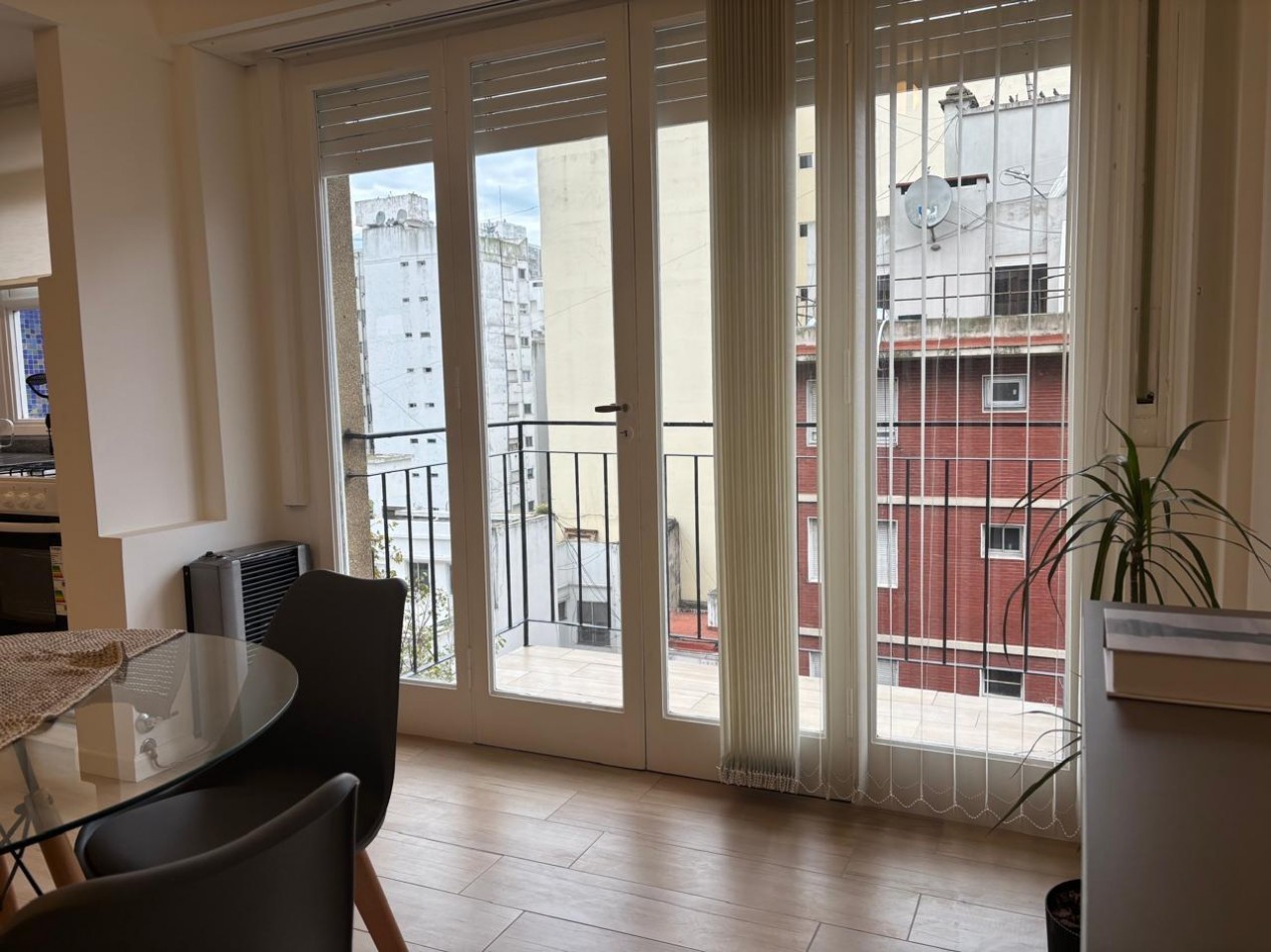 Departamento 2 ambientes reciclado y  amoblado  con balcon al frente