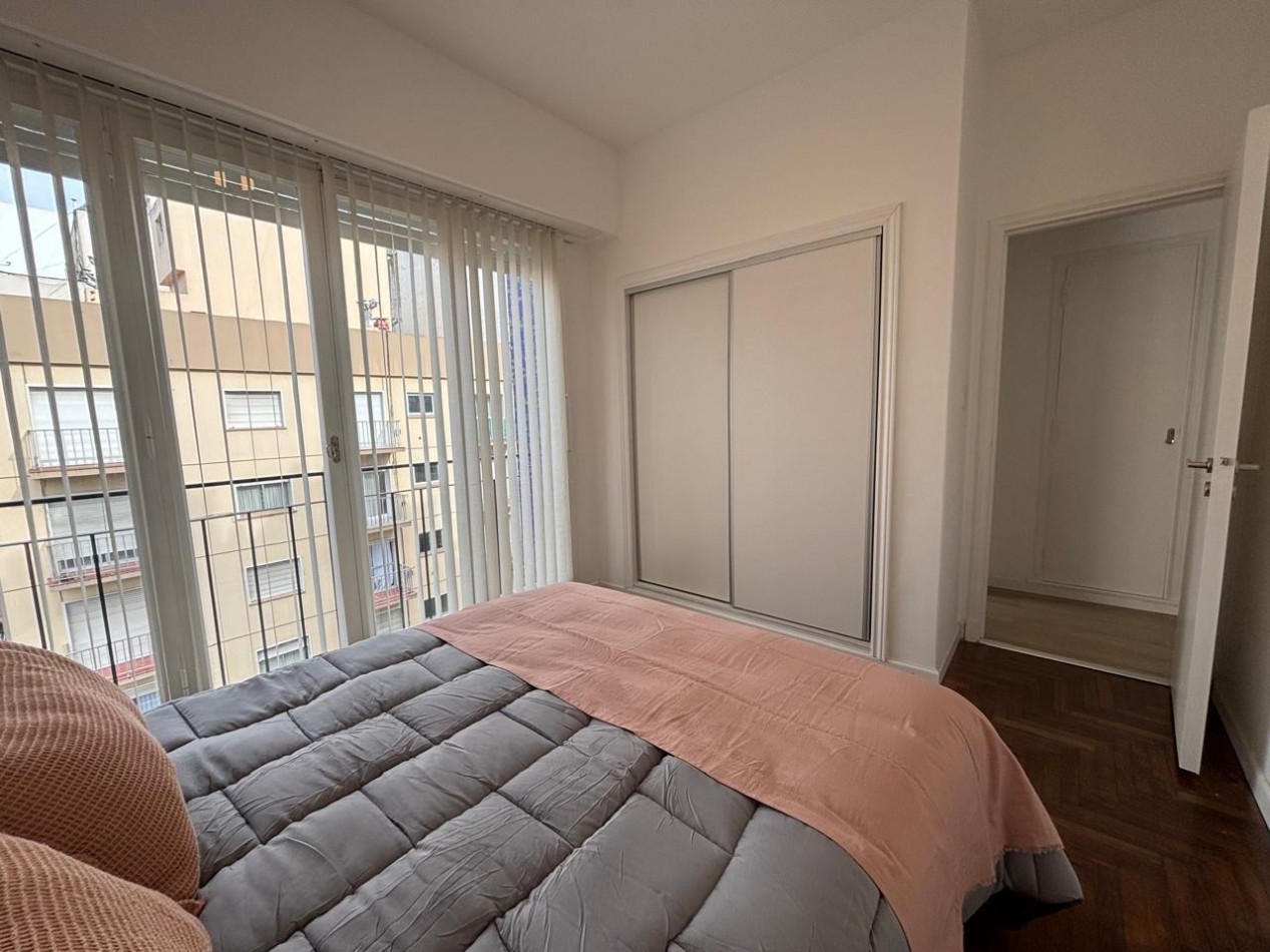 Departamento 2 ambientes reciclado y  amoblado  con balcon al frente