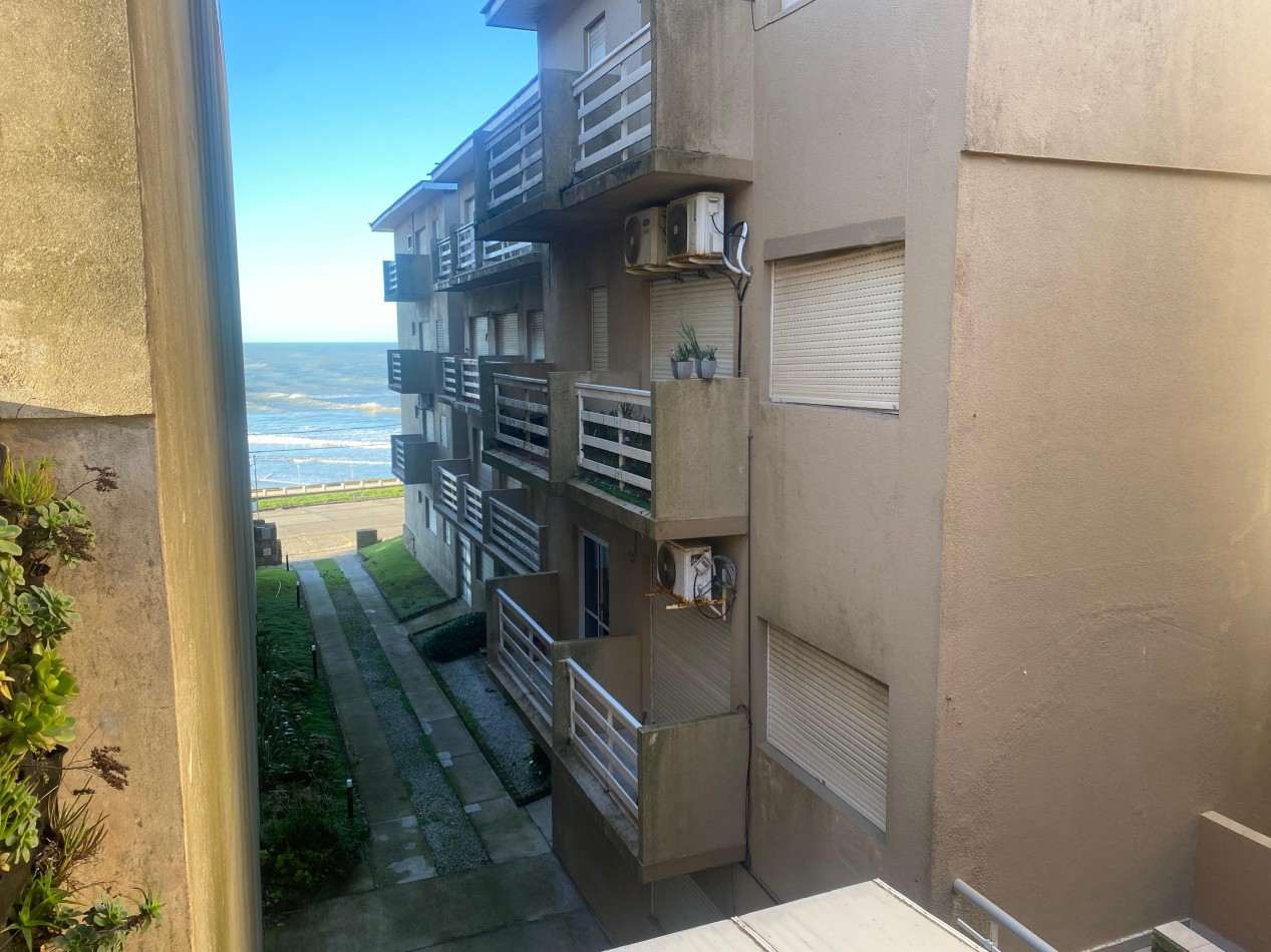 Departamento 2 ambientes con dependencia reciclado al frente con vista al mar con cochera  