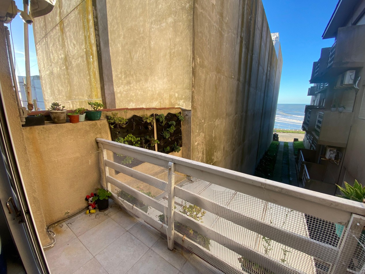 Departamento 2 ambientes con dependencia reciclado al frente con vista al mar con cochera  