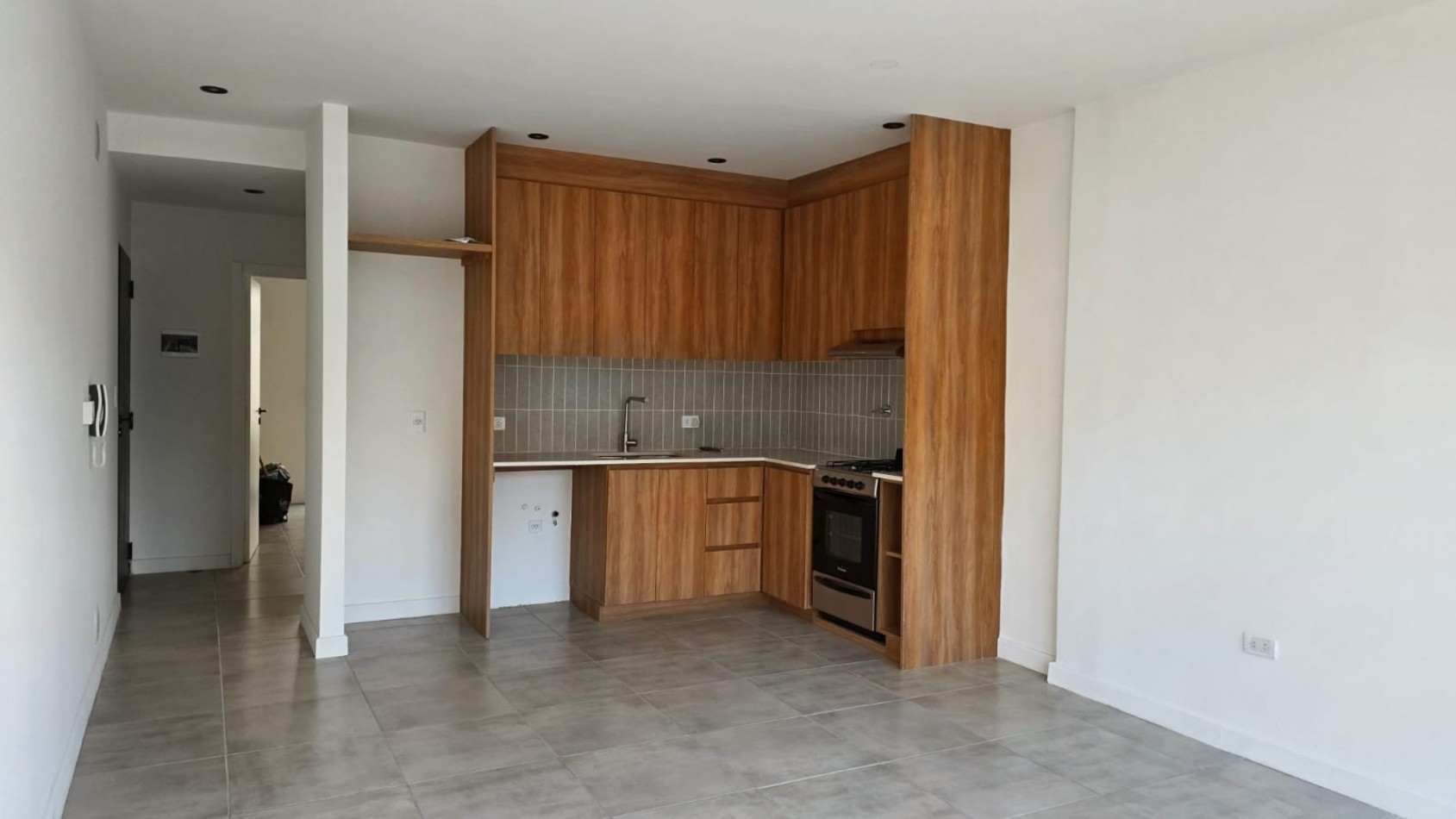 Departamento 2 ambientes al frente a estrenar con patio 