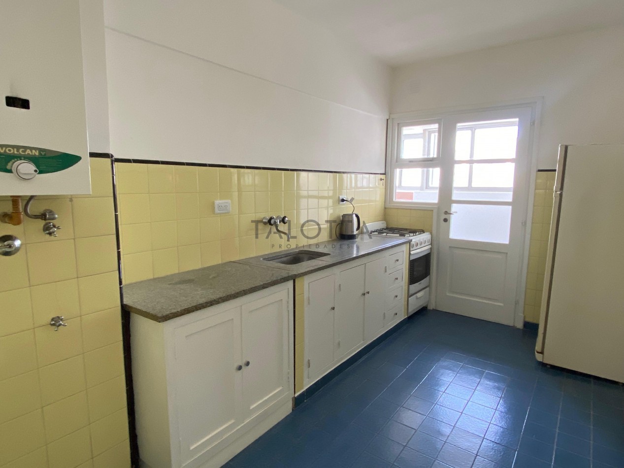 Departamento 4 Ambientes al frente con cochera y baulera Plaza Mitre 