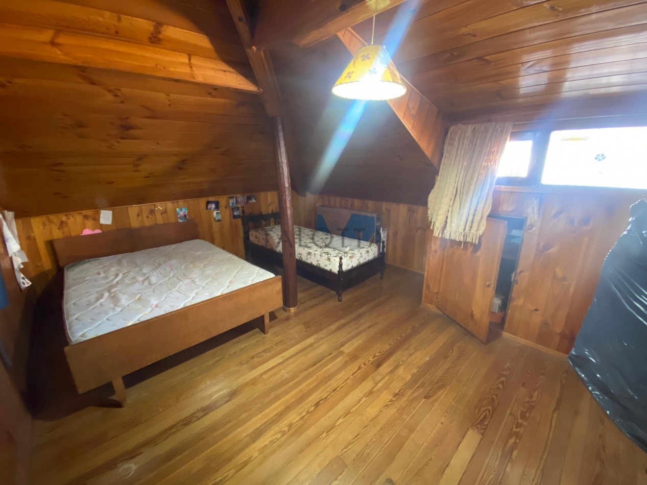 Casa 4 ambientes reciclada con quincho + Galpon y departamento 