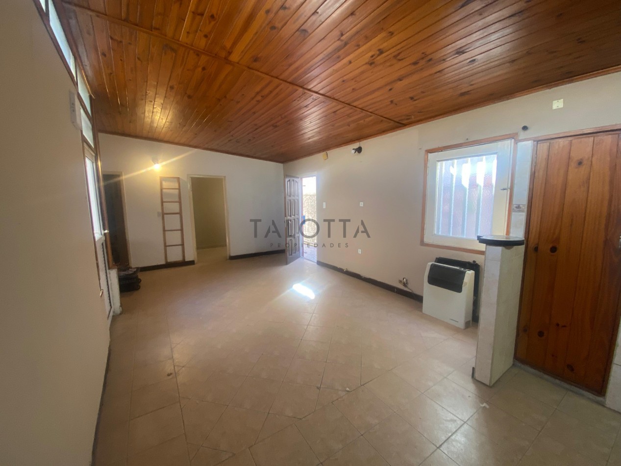 PH 3 AMBIENTES CON DEPENDENCIA Y PATIO 