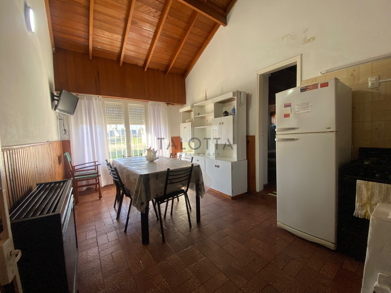 Casa 3 ambientes con quincho y parque + departamento 