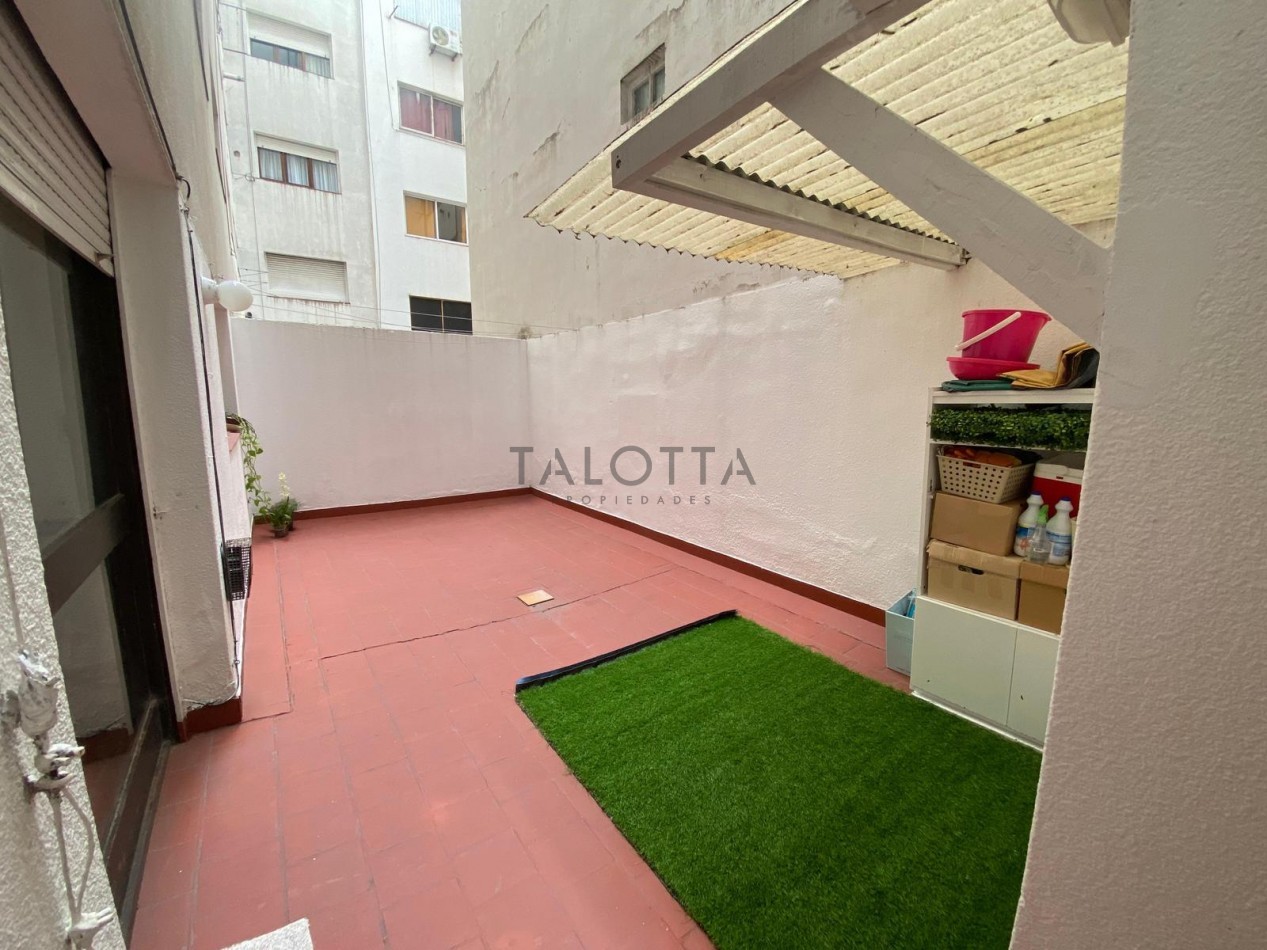 Departamento 2 ambientes con patio 