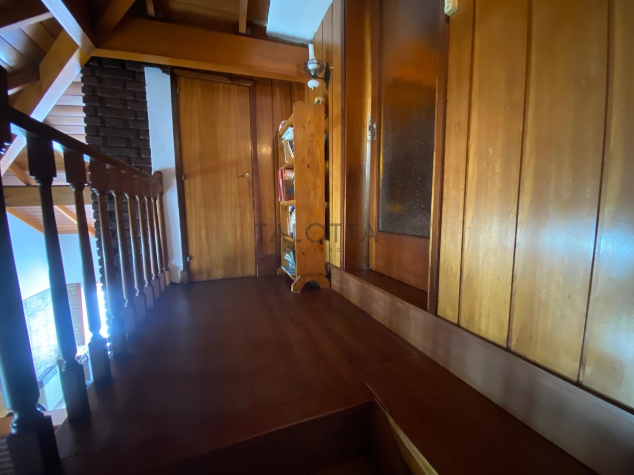 Casa 4 ambientes reciclada con quincho + Galpon y departamento 