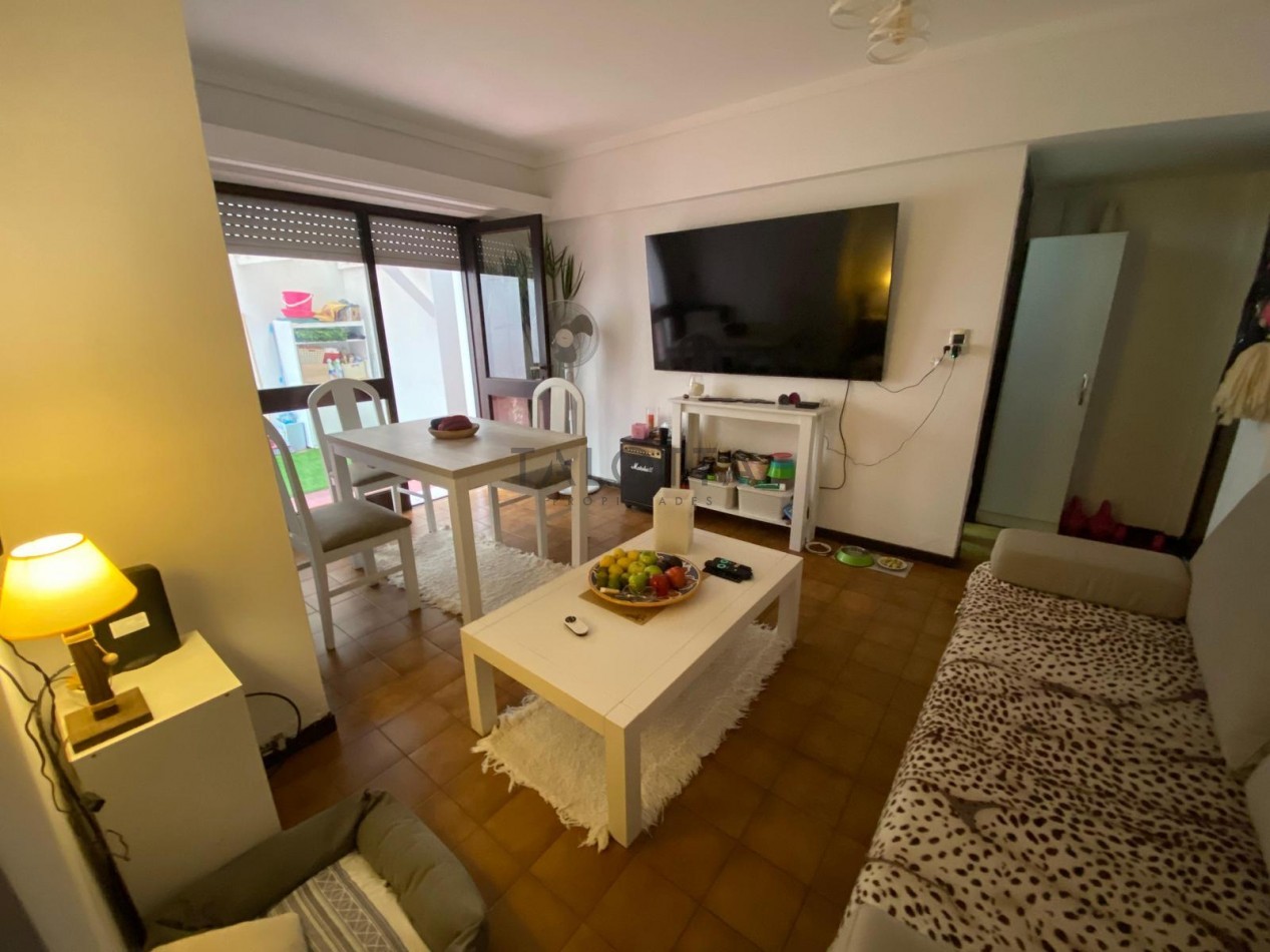 Departamento 2 ambientes con patio 