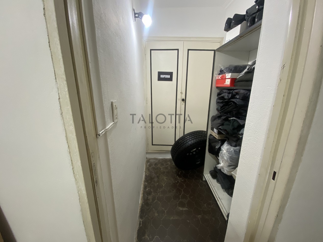 Casa 5 ambientes con gran parque barrio Santa Cecilia a una cuadra de la costa 