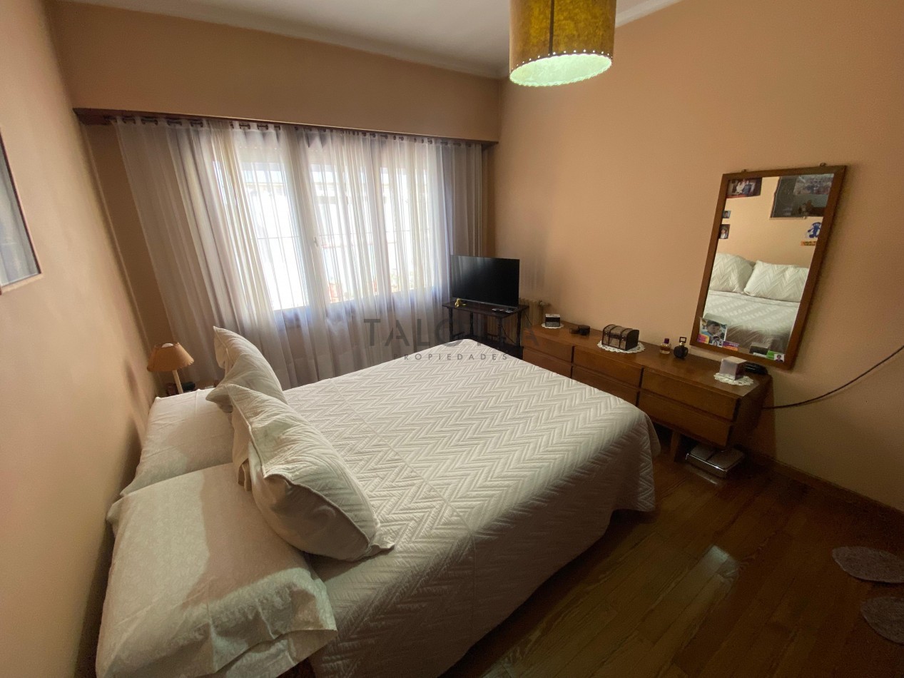 Casa 4 ambientes reciclada con quincho + Galpon y departamento 