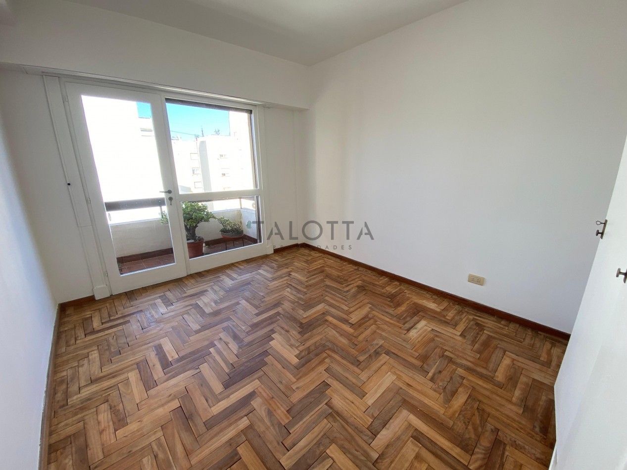 Departamento 4 Ambientes al frente con cochera y baulera Plaza Mitre 