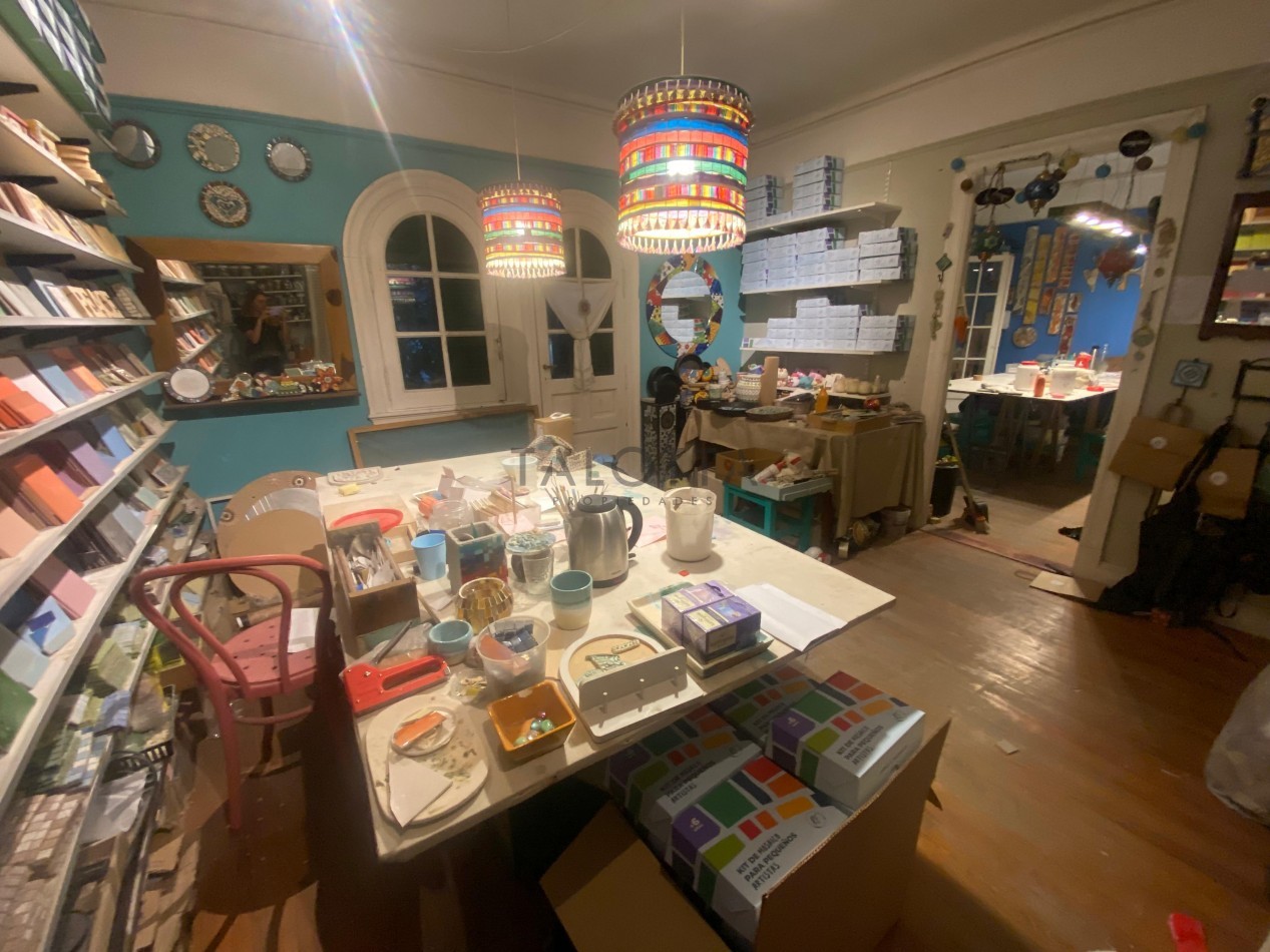 Casa 3 ambientes + locales comerciales en block 
