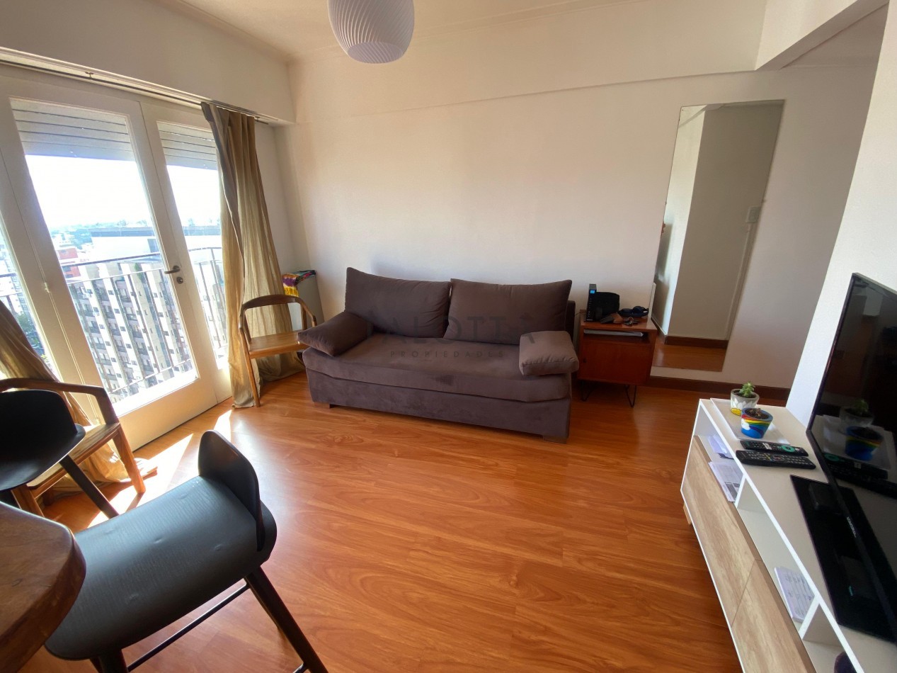 Departamento 2 ambientes reciclado amoblado con balcon y cochera La perla 
