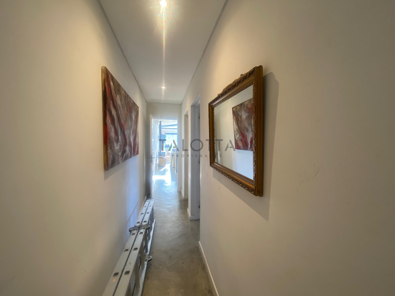Casa 3 ambientes con parque y galeria con parrilla 