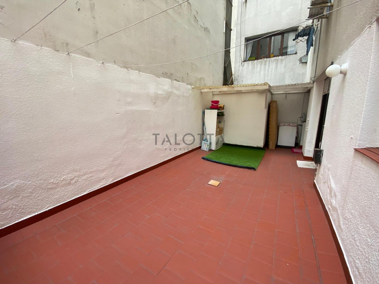 Departamento 2 ambientes con patio 