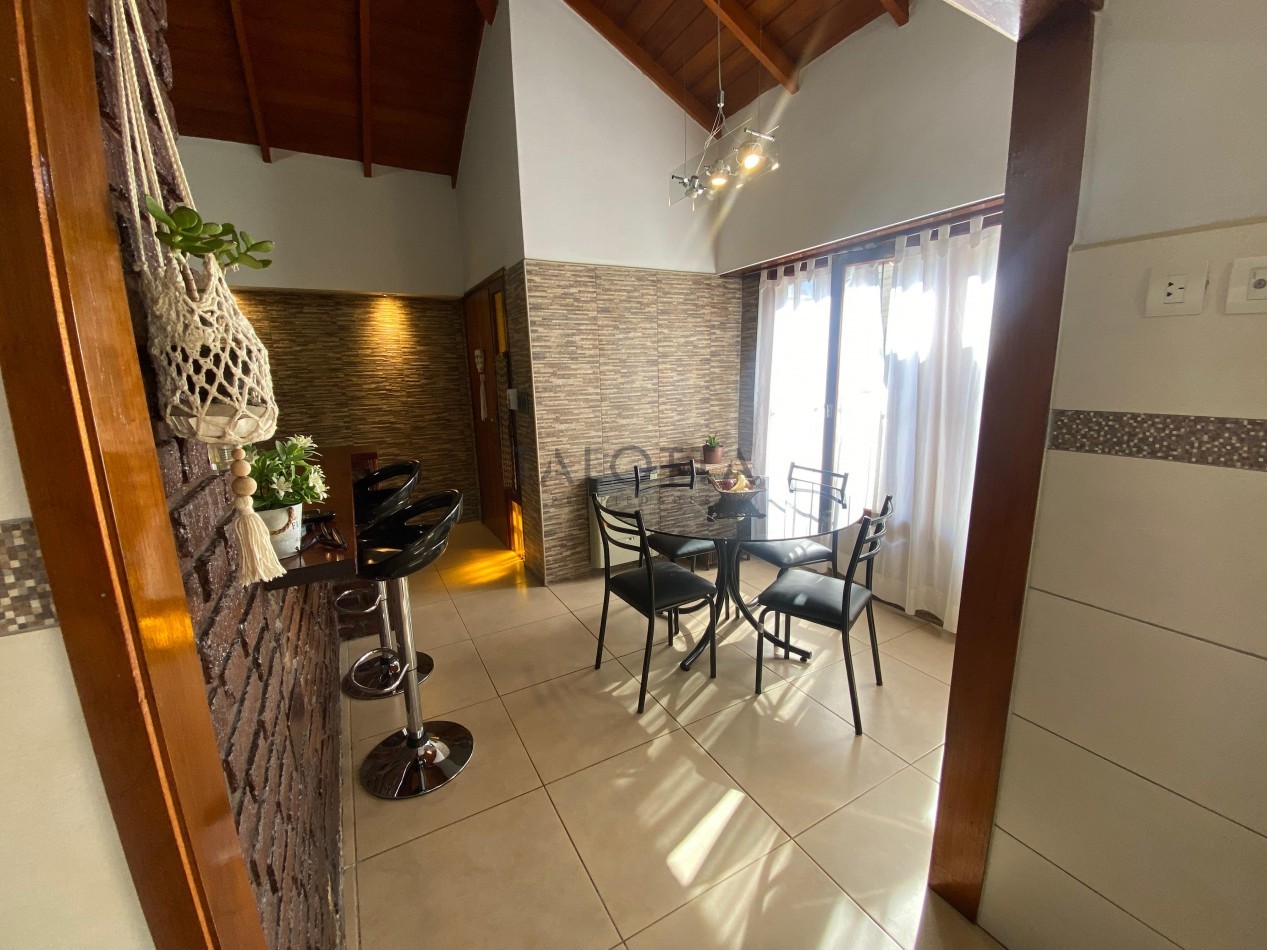 Casa 4 ambientes reciclada con quincho + Galpon y departamento 