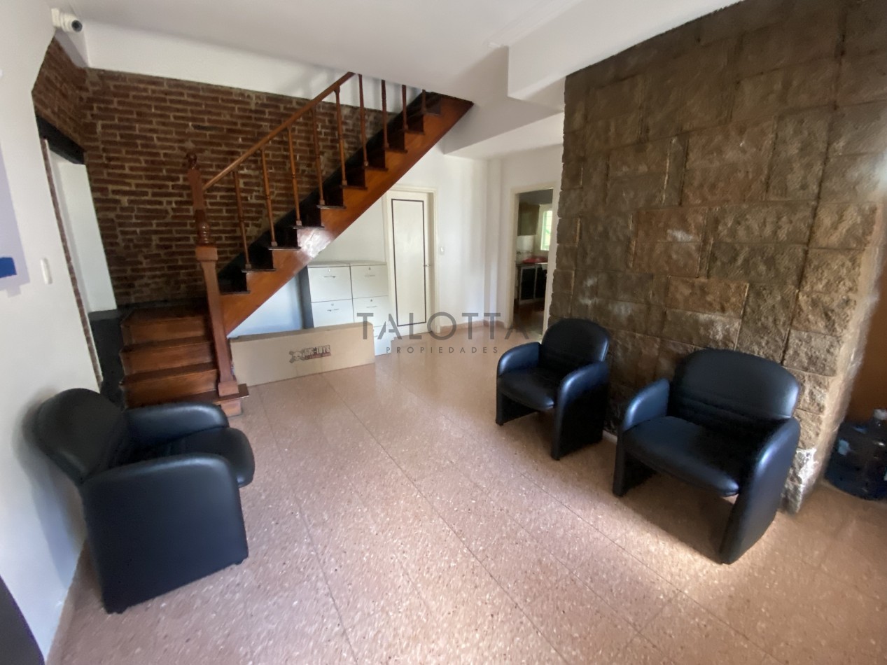 Casa 5 ambientes con gran parque barrio Santa Cecilia a una cuadra de la costa 