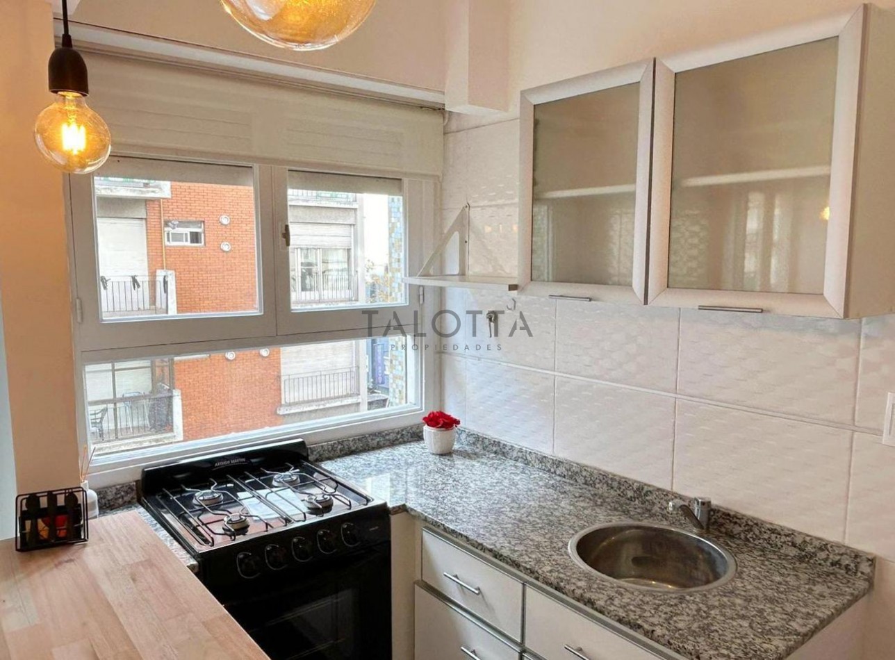 Departamento 2 ambientes al frente reciclado y amoblado 