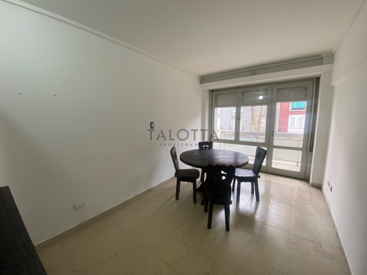 Departamento 2 ambientes al frente con balcon y patio - Aldrey 