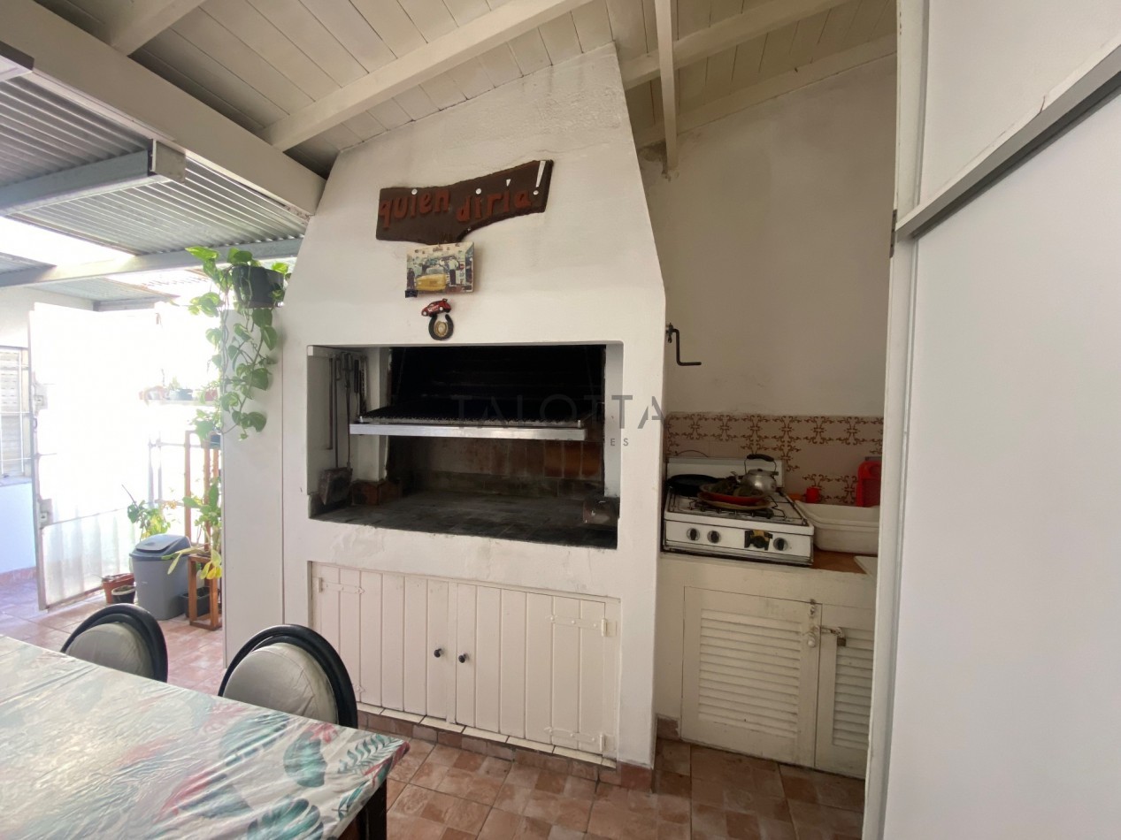 Casa 3 ambientes con quincho y parque + departamento 
