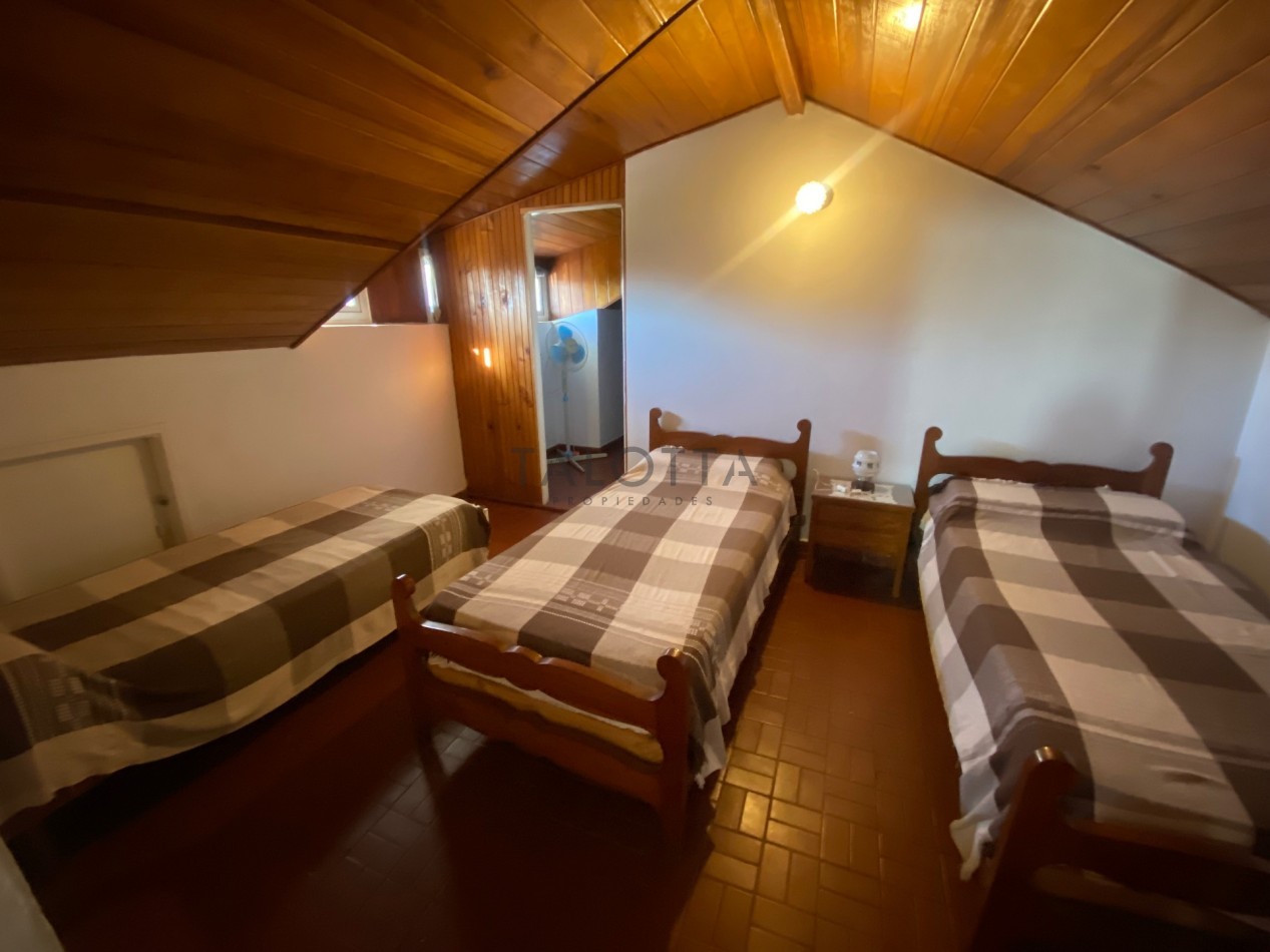 Casa 3 ambientes con quincho y parque + departamento 