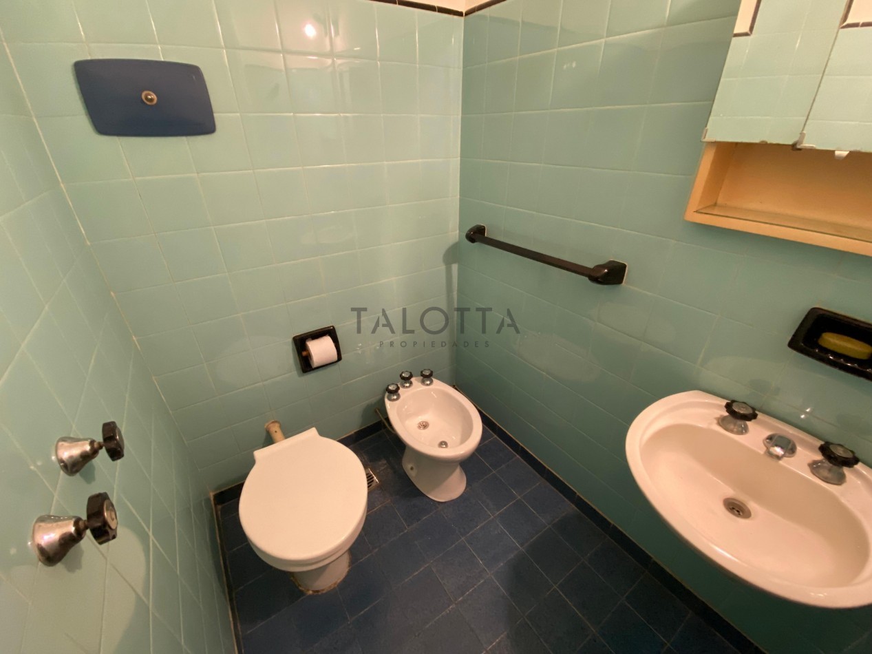 Departamento 4 Ambientes al frente con cochera y baulera Plaza Mitre 