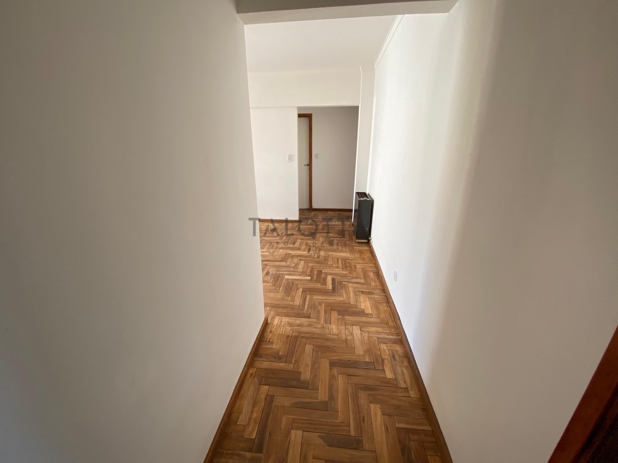 Departamento 4 Ambientes al frente con cochera y baulera Plaza Mitre 