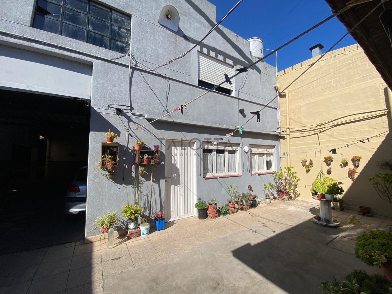 Casa 4 ambientes reciclada con quincho + Galpon y departamento 