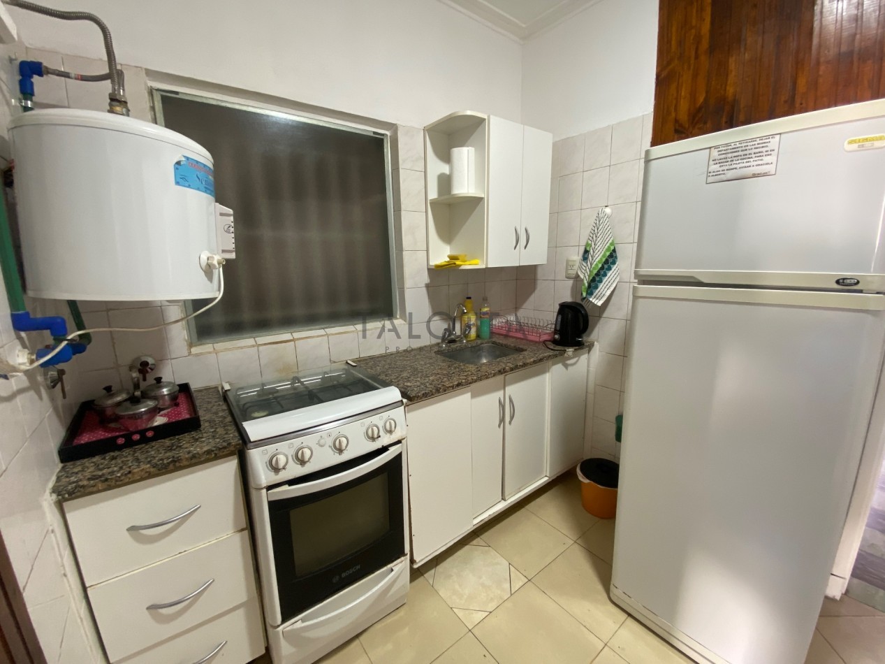 Casa 3 ambientes con quincho y parque + departamento 