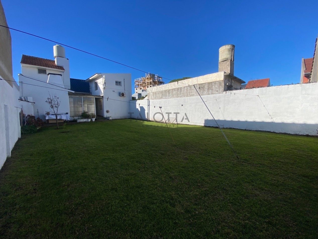 Casa 3 ambientes con quincho y parque + departamento 