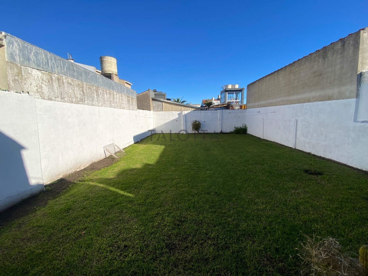 Casa 3 ambientes con quincho y parque + departamento 