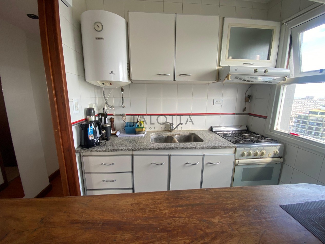 Departamento 2 ambientes reciclado amoblado con balcon y cochera La perla 
