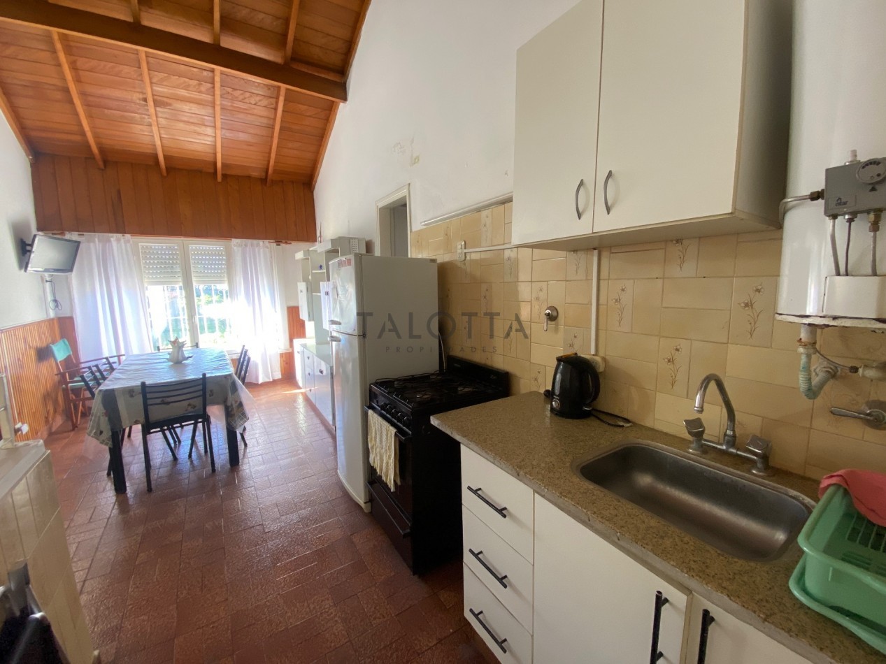 Casa 3 ambientes con quincho y parque + departamento 