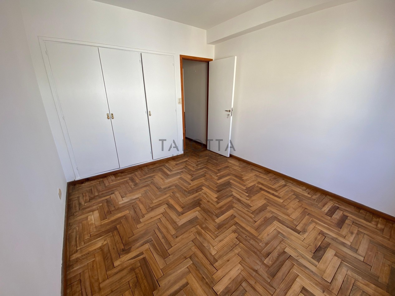 Departamento 4 Ambientes al frente con cochera y baulera Plaza Mitre 