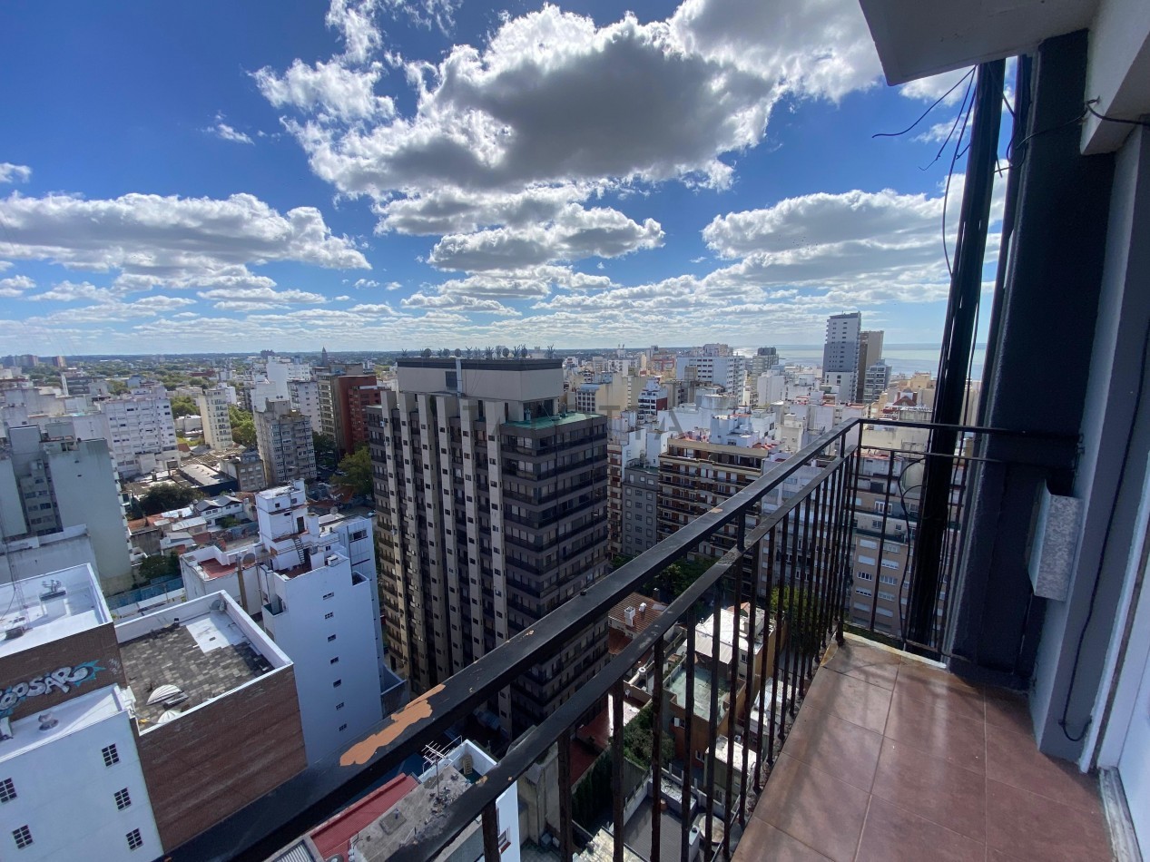 Departamento 2 ambientes reciclado amoblado con balcon y cochera La perla 