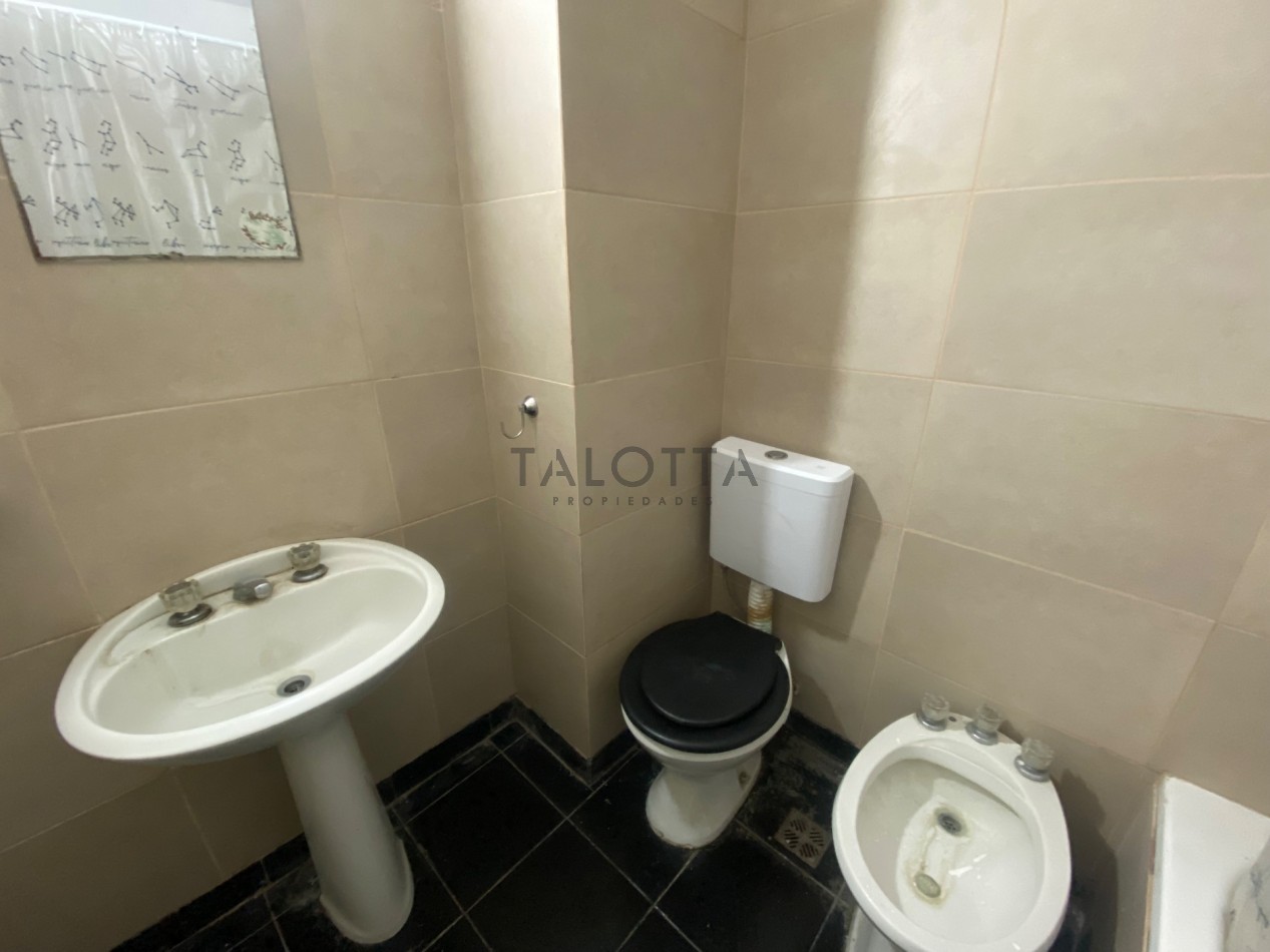 Departamento 2 ambientes al frente con balcon y patio - Aldrey 
