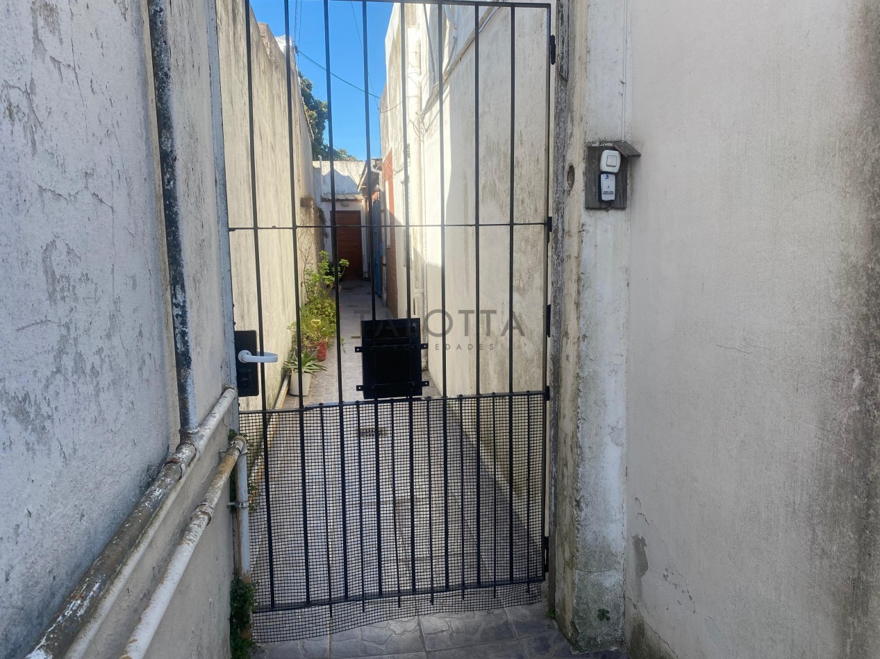 PH 3 AMBIENTES CON DEPENDENCIA Y PATIO 