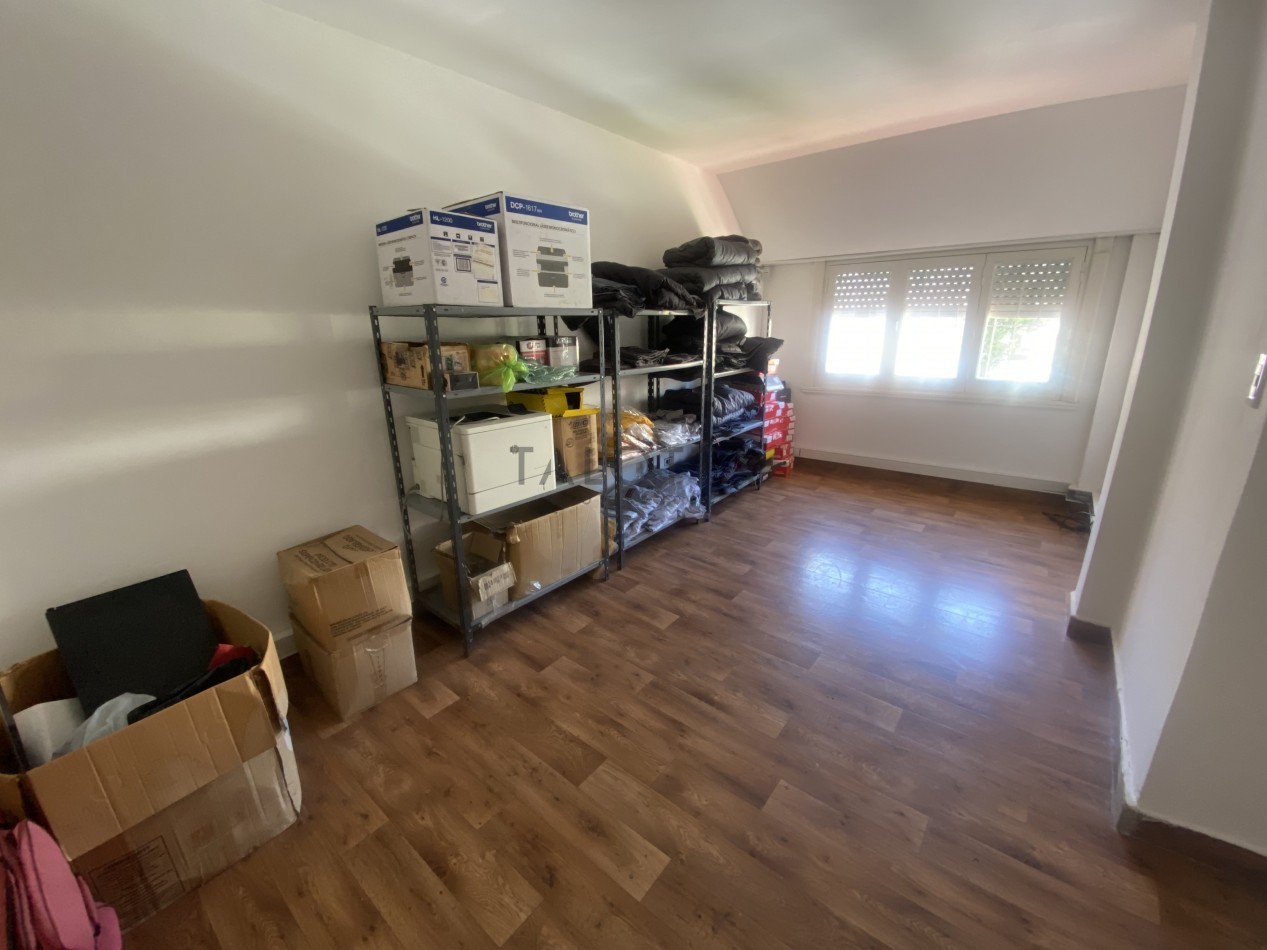 Casa 5 ambientes con gran parque barrio Santa Cecilia a una cuadra de la costa 